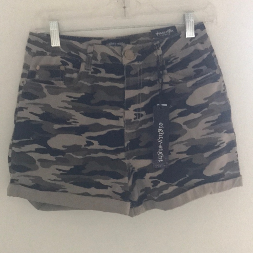 eighty eight Women's Camouflage Shorts - Black and Tan